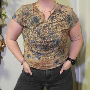 Y2K/ Grunge Patterned Gloria Vanderbilt Short Sleeve Crop Top (size XL)